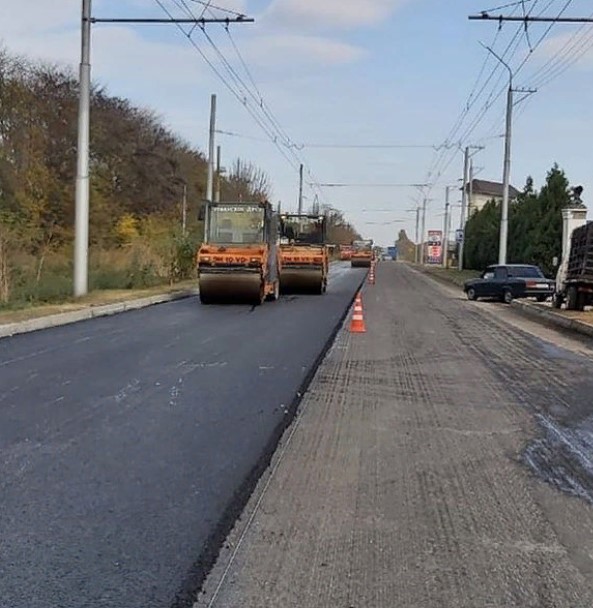 Продолжаются работы по обновлению покрытия дороги Нальчик-Нарткала